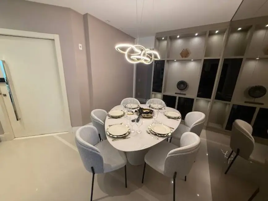 Apartamento com 3 quartos à venda, 135m2 em Centro, Balneario Camboriu - SC - imagem 6 Foto 6 de Apartamento com 3 quartos à venda, 135m2 em Centro, Balneario Camboriu - SC