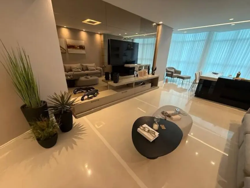 Apartamento com 3 quartos à venda, 135m2 em Centro, Balneario Camboriu - SC - imagem 5 Foto 5 de Apartamento com 3 quartos à venda, 135m2 em Centro, Balneario Camboriu - SC