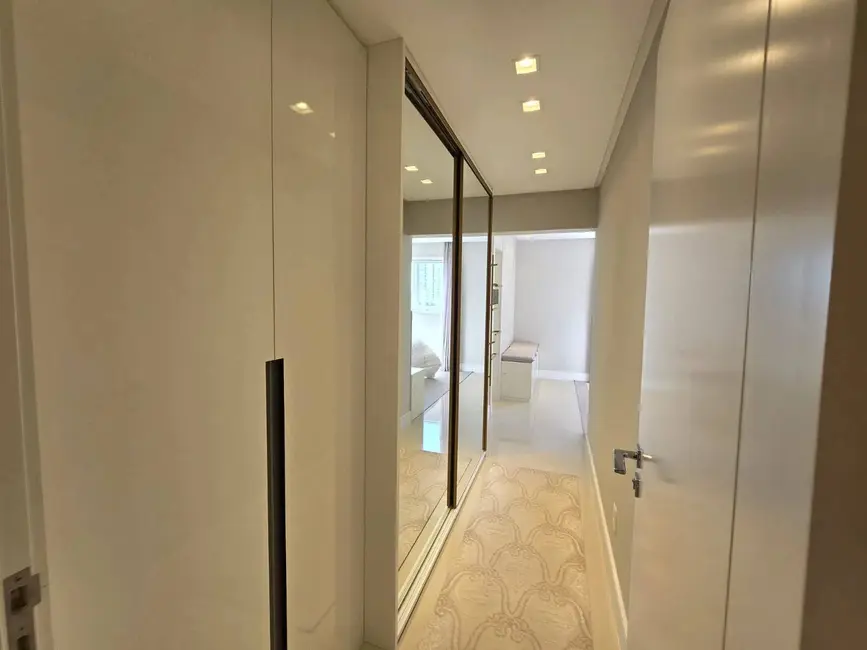 Apartamento com 3 quartos à venda, 136m2 em Centro, Balneario Camboriu - SC - imagem 8 Foto 8 de Apartamento com 3 quartos à venda, 136m2 em Centro, Balneario Camboriu - SC