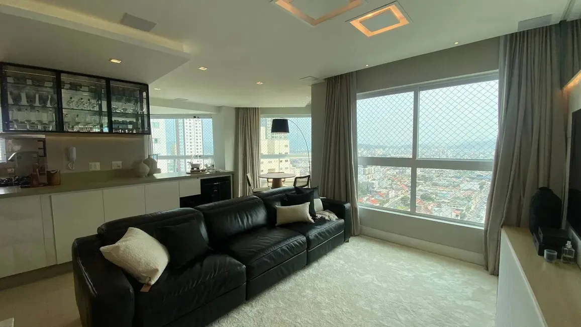 Apartamento com 3 quartos à venda, 136m2 em Centro, Balneario Camboriu - SC - imagem 3 Foto 3 de Apartamento com 3 quartos à venda, 136m2 em Centro, Balneario Camboriu - SC