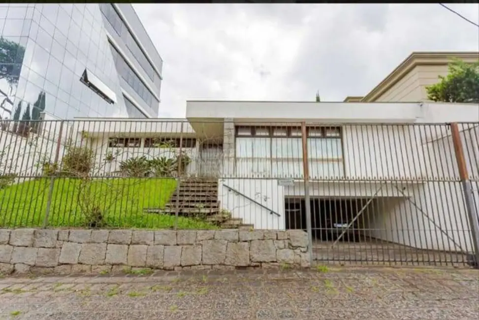 Sala Comercial para alugar, 450m2 em Centro, Curitiba - PR - imagem 1 Foto 1 de Sala Comercial para alugar, 450m2 em Centro, Curitiba - PR