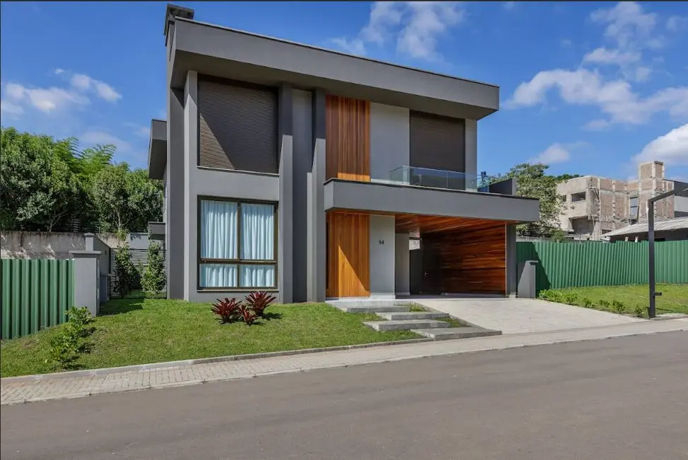 Casa à venda, 400m2 em Curitiba - PR - imagem 3 Foto 3 de Casa à venda, 400m2 em Curitiba - PR