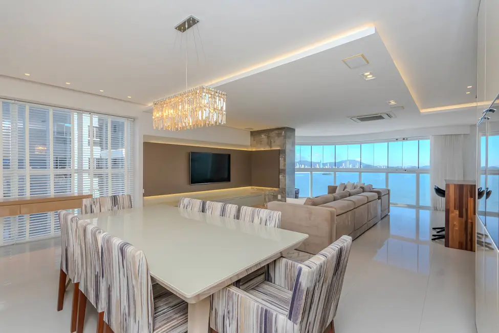 Apartamento com 4 quartos à venda, 237m2 em Centro, Balneario Camboriu - SC - imagem 6 Foto 6 de Apartamento com 4 quartos à venda, 237m2 em Centro, Balneario Camboriu - SC