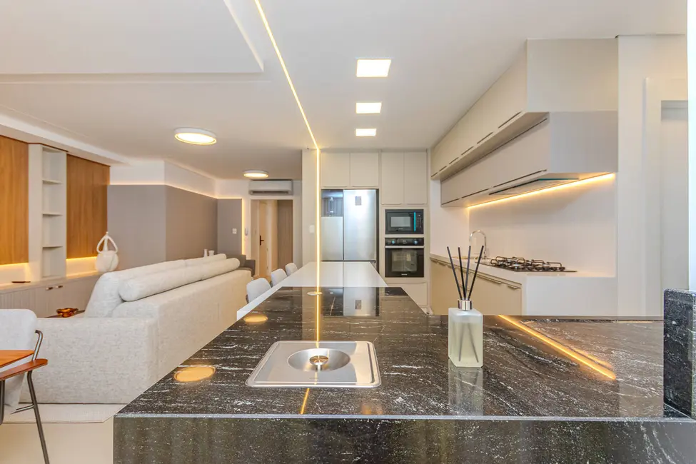 Apartamento com 3 quartos à venda, 129m2 em Centro, Balneario Camboriu - SC - imagem 8 Foto 8 de Apartamento com 3 quartos à venda, 129m2 em Centro, Balneario Camboriu - SC