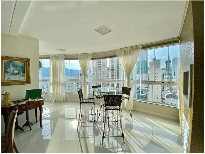 Foto 1 de Apartamento com 2 quartos para alugar, 100m2 em Centro, Balneario Camboriu - SC