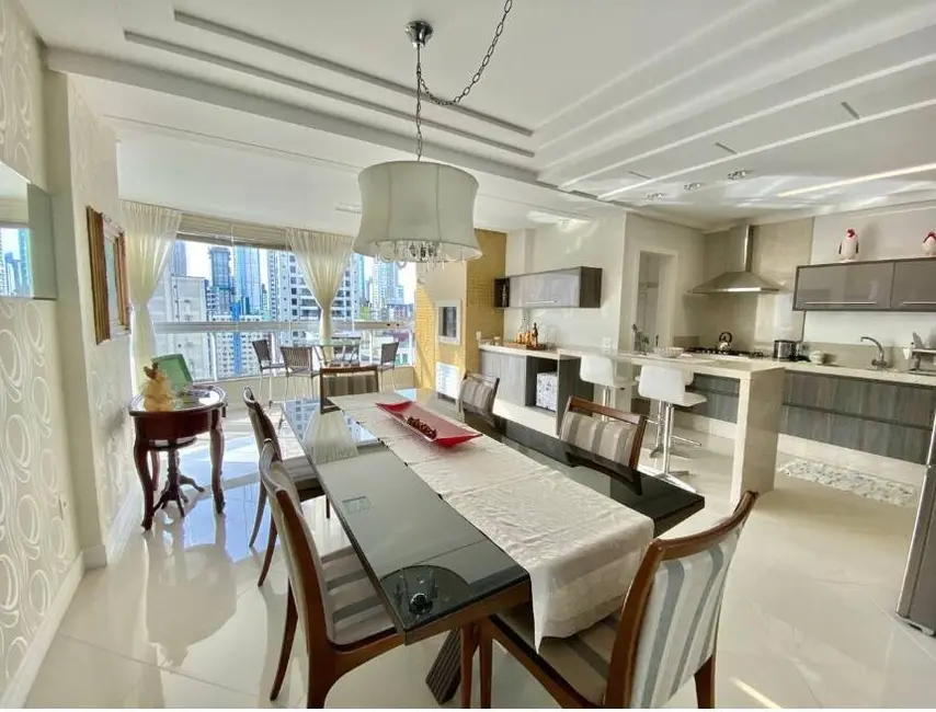 Apartamento com 2 quartos para alugar, 100m2 em Centro, Balneario Camboriu - SC - imagem 3 Foto 3 de Apartamento com 2 quartos para alugar, 100m2 em Centro, Balneario Camboriu - SC
