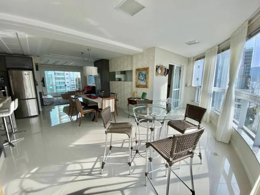 Apartamento com 2 quartos para alugar, 100m2 em Centro, Balneario Camboriu - SC - imagem 4 Foto 4 de Apartamento com 2 quartos para alugar, 100m2 em Centro, Balneario Camboriu - SC