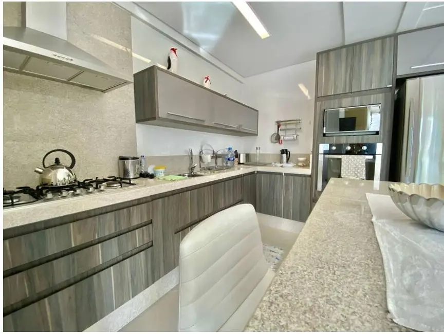 Apartamento com 2 quartos para alugar, 100m2 em Centro, Balneario Camboriu - SC - imagem 5 Foto 5 de Apartamento com 2 quartos para alugar, 100m2 em Centro, Balneario Camboriu - SC