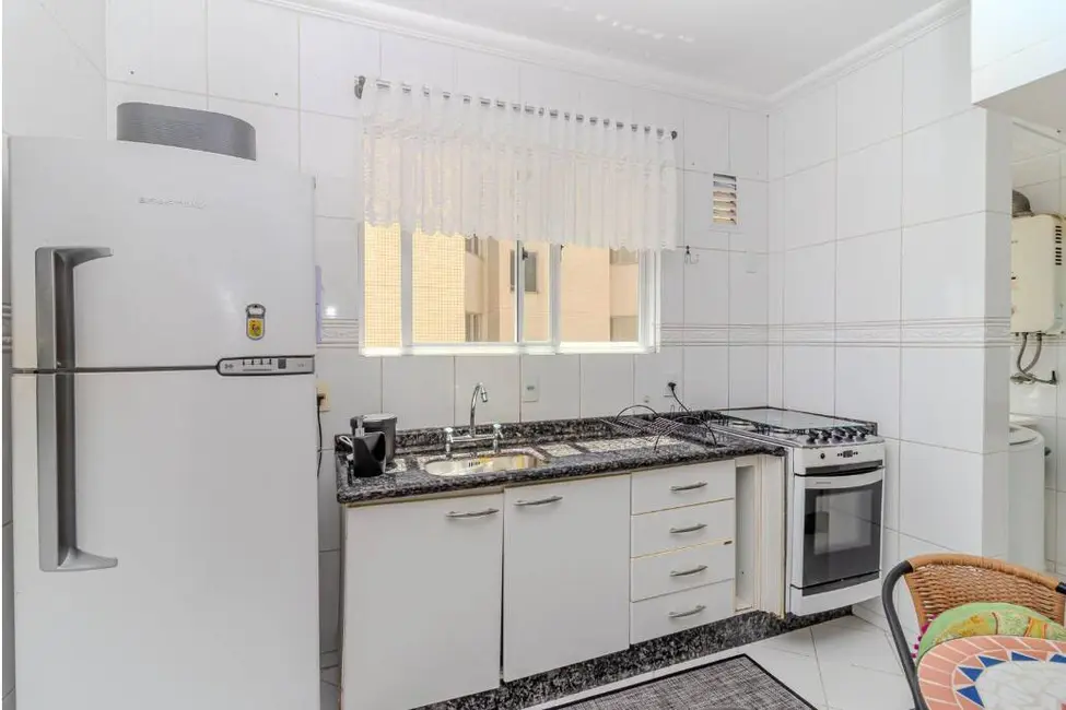 Apartamento com 2 quartos para alugar, 70m2 em Centro, Balneario Camboriu - SC - imagem 3 Foto 3 de Apartamento com 2 quartos para alugar, 70m2 em Centro, Balneario Camboriu - SC