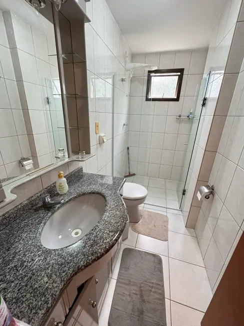 Apartamento com 3 quartos para alugar, 90m2 em Centro, Balneario Camboriu - SC - imagem 4 Foto 4 de Apartamento com 3 quartos para alugar, 90m2 em Centro, Balneario Camboriu - SC