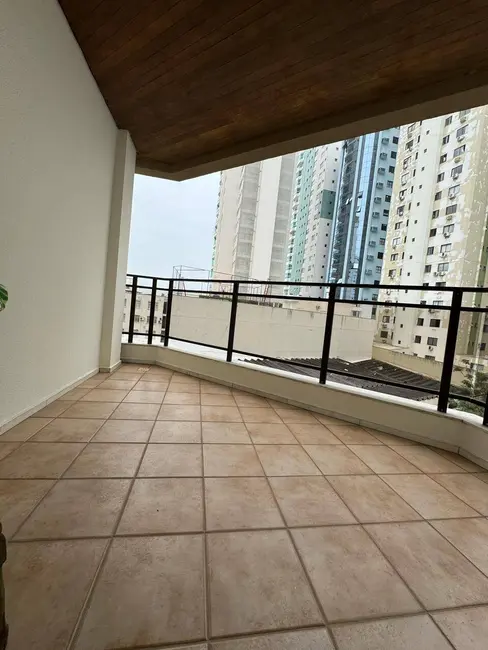 Apartamento com 3 quartos para alugar, 90m2 em Centro, Balneario Camboriu - SC - imagem 2 Foto 2 de Apartamento com 3 quartos para alugar, 90m2 em Centro, Balneario Camboriu - SC