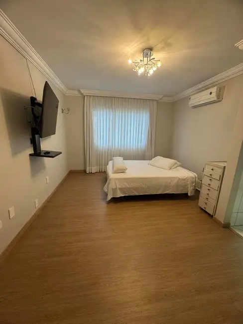 Apartamento com 3 quartos para alugar, 188m2 em Centro, Balneario Camboriu - SC - imagem 2 Foto 2 de Apartamento com 3 quartos para alugar, 188m2 em Centro, Balneario Camboriu - SC