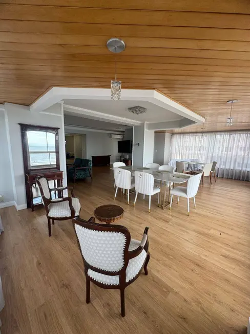 Apartamento com 3 quartos para alugar, 188m2 em Centro, Balneario Camboriu - SC - imagem 3 Foto 3 de Apartamento com 3 quartos para alugar, 188m2 em Centro, Balneario Camboriu - SC