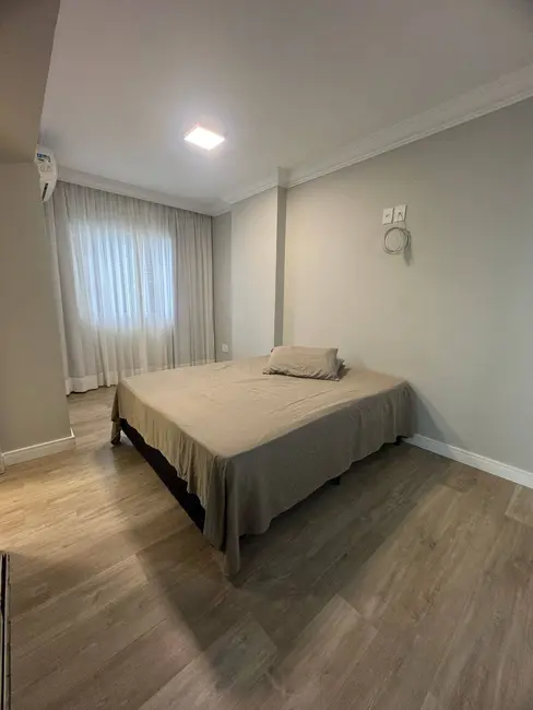 Apartamento com 3 quartos para alugar, 188m2 em Centro, Balneario Camboriu - SC - imagem 8 Foto 8 de Apartamento com 3 quartos para alugar, 188m2 em Centro, Balneario Camboriu - SC