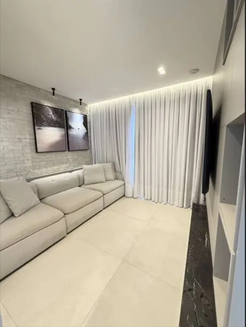 Apartamento com 3 quartos para alugar, 122m2 em Centro, Balneario Camboriu - SC - imagem 3 Foto 3 de Apartamento com 3 quartos para alugar, 122m2 em Centro, Balneario Camboriu - SC