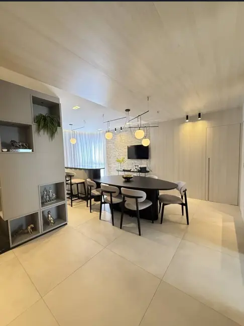 Apartamento com 3 quartos para alugar, 122m2 em Centro, Balneario Camboriu - SC - imagem 6 Foto 6 de Apartamento com 3 quartos para alugar, 122m2 em Centro, Balneario Camboriu - SC