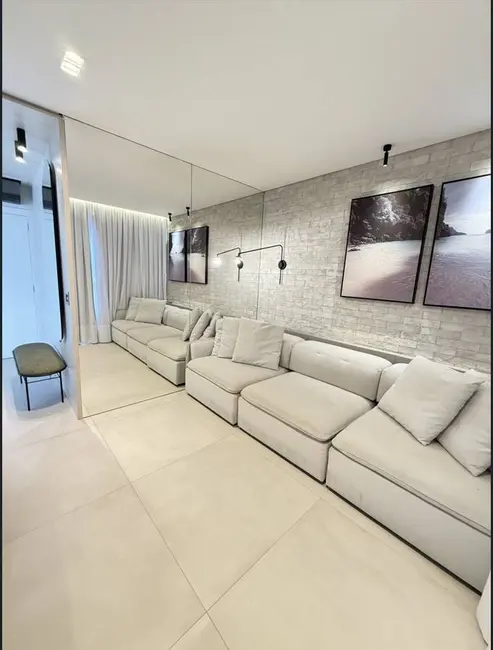 Apartamento com 3 quartos para alugar, 122m2 em Centro, Balneario Camboriu - SC - imagem 5 Foto 5 de Apartamento com 3 quartos para alugar, 122m2 em Centro, Balneario Camboriu - SC