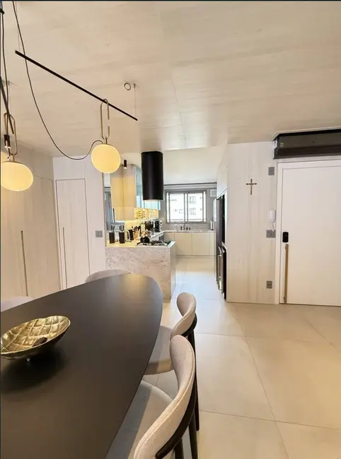 Apartamento com 3 quartos para alugar, 122m2 em Centro, Balneario Camboriu - SC - imagem 8 Foto 8 de Apartamento com 3 quartos para alugar, 122m2 em Centro, Balneario Camboriu - SC