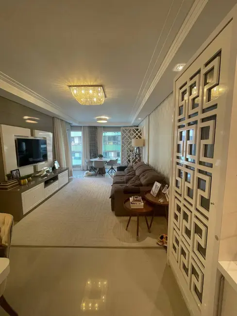 Apartamento com 3 quartos à venda, 139m2 em Centro, Balneario Camboriu - SC - imagem 3 Foto 3 de Apartamento com 3 quartos à venda, 139m2 em Centro, Balneario Camboriu - SC