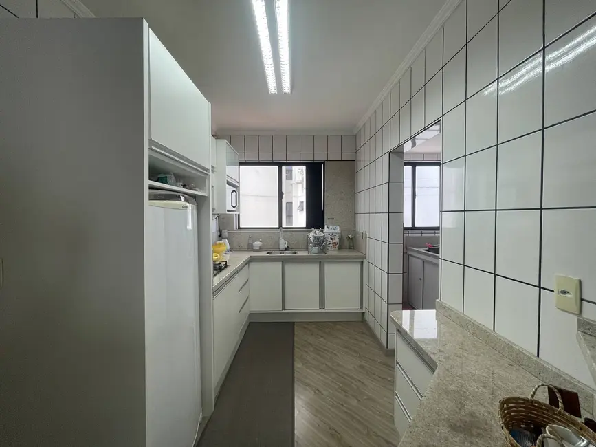 Apartamento com 3 quartos para alugar, 100m2 em Centro, Balneario Camboriu - SC - imagem 7 Foto 7 de Apartamento com 3 quartos para alugar, 100m2 em Centro, Balneario Camboriu - SC