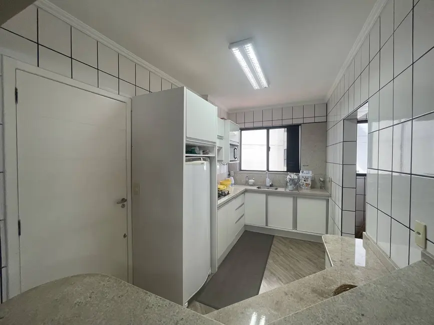 Apartamento com 3 quartos para alugar, 100m2 em Centro, Balneario Camboriu - SC - imagem 8 Foto 8 de Apartamento com 3 quartos para alugar, 100m2 em Centro, Balneario Camboriu - SC
