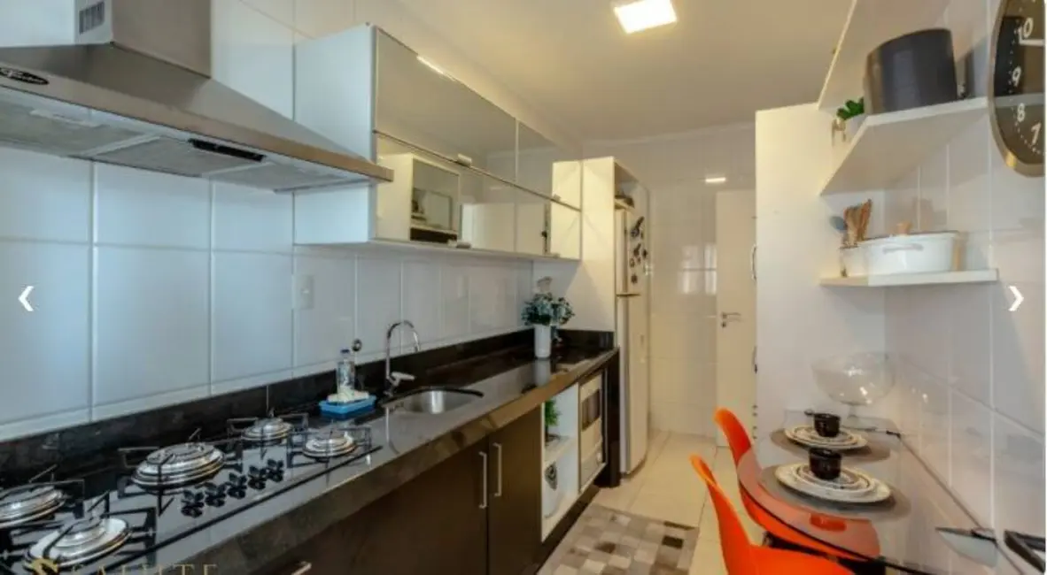 Apartamento com 4 quartos para alugar, 106m2 em Centro, Balneario Camboriu - SC - imagem 9 Foto 9 de Apartamento com 4 quartos para alugar, 106m2 em Centro, Balneario Camboriu - SC