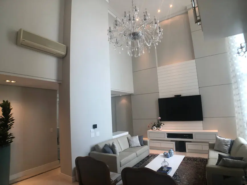 Apartamento com 3 quartos para alugar, 223m2 em Centro, Balneario Camboriu - SC - imagem 6 Foto 6 de Apartamento com 3 quartos para alugar, 223m2 em Centro, Balneario Camboriu - SC