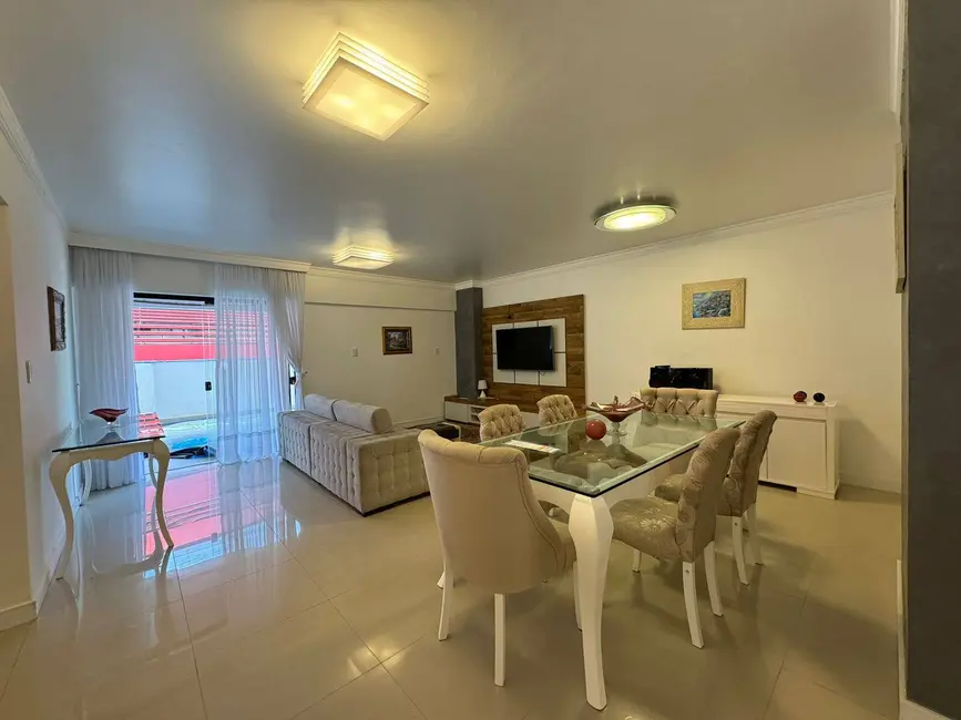 Foto 3 de Apartamento com 3 quartos para alugar, 234m2 em Centro, Balneario Camboriu - SC