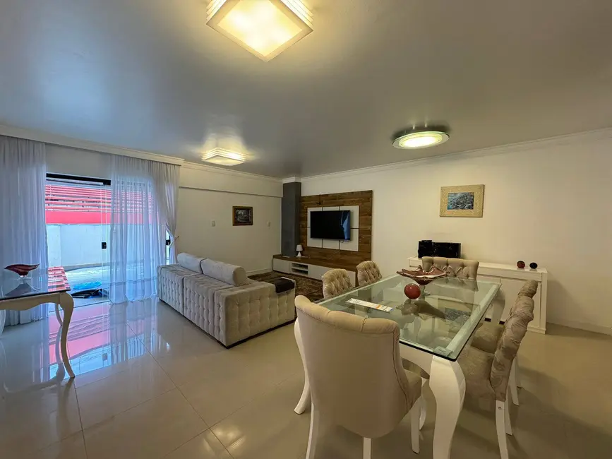 Foto 4 de Apartamento com 3 quartos para alugar, 234m2 em Centro, Balneario Camboriu - SC