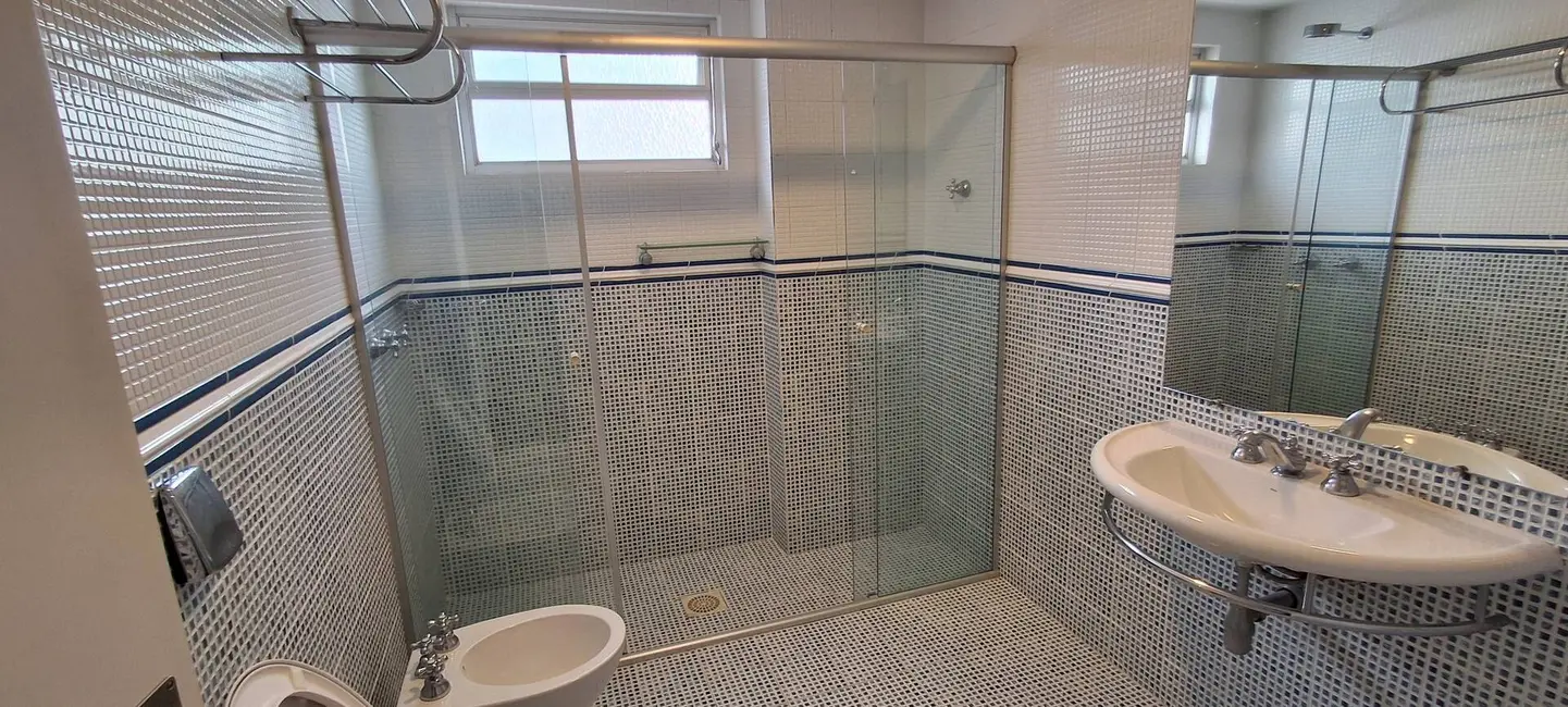 Apartamento com 4 quartos para alugar, 148m2 em Centro, Balneario Camboriu - SC - imagem 8 Foto 8 de Apartamento com 4 quartos para alugar, 148m2 em Centro, Balneario Camboriu - SC