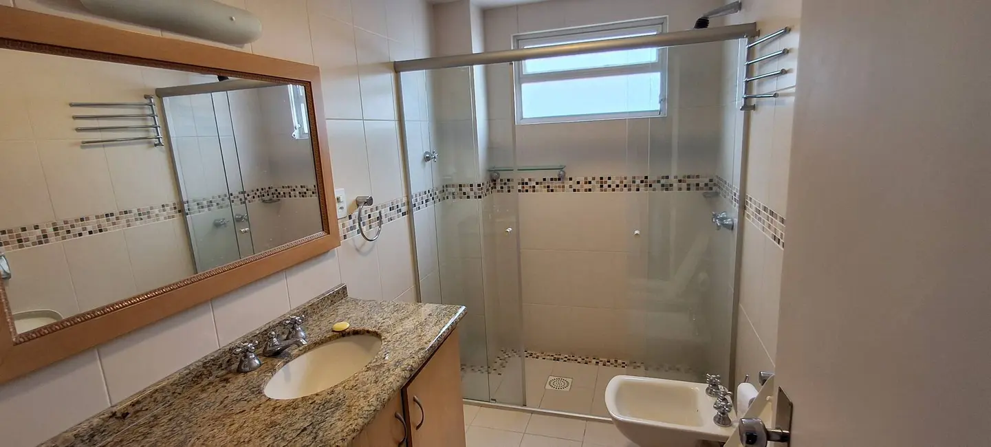 Apartamento com 4 quartos para alugar, 148m2 em Centro, Balneario Camboriu - SC - imagem 9 Foto 9 de Apartamento com 4 quartos para alugar, 148m2 em Centro, Balneario Camboriu - SC