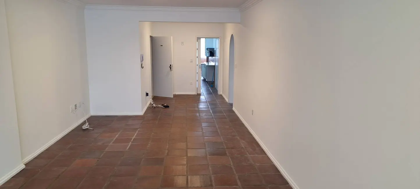 Apartamento com 4 quartos para alugar, 148m2 em Centro, Balneario Camboriu - SC - imagem 4 Foto 4 de Apartamento com 4 quartos para alugar, 148m2 em Centro, Balneario Camboriu - SC