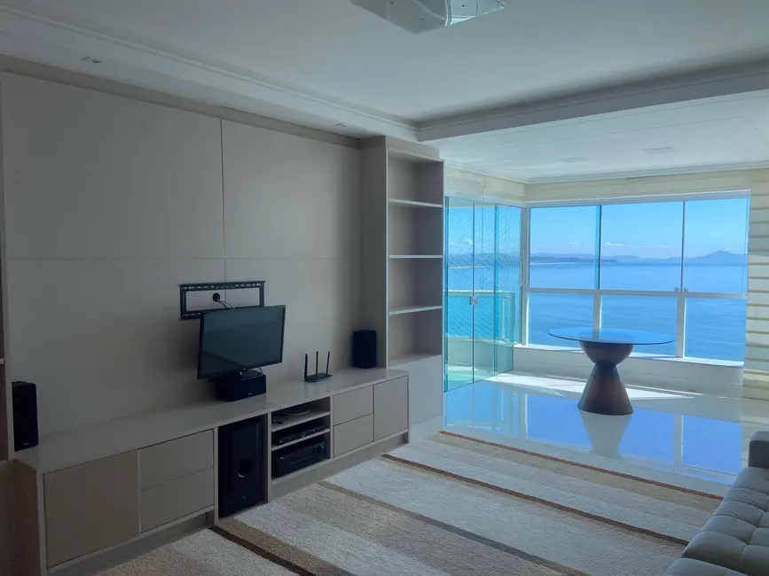 Apartamento com 3 quartos para alugar, 190m2 em Centro, Balneario Camboriu - SC - imagem 8 Foto 8 de Apartamento com 3 quartos para alugar, 190m2 em Centro, Balneario Camboriu - SC
