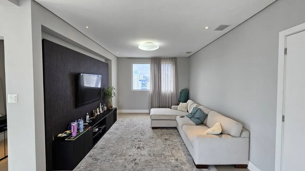 Cobertura com 3 quartos para alugar, 250m2 em Centro, Balneario Camboriu - SC - imagem 3 Foto 3 de Cobertura com 3 quartos para alugar, 250m2 em Centro, Balneario Camboriu - SC