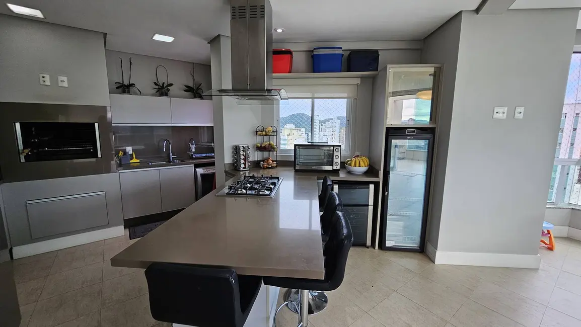 Cobertura com 3 quartos para alugar, 250m2 em Centro, Balneario Camboriu - SC - imagem 7 Foto 7 de Cobertura com 3 quartos para alugar, 250m2 em Centro, Balneario Camboriu - SC
