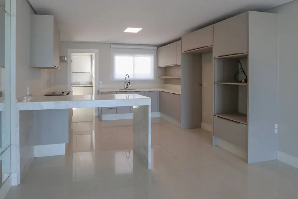 Apartamento com 3 quartos para alugar, 139m2 em Centro, Balneario Camboriu - SC - imagem 9 Foto 9 de Apartamento com 3 quartos para alugar, 139m2 em Centro, Balneario Camboriu - SC