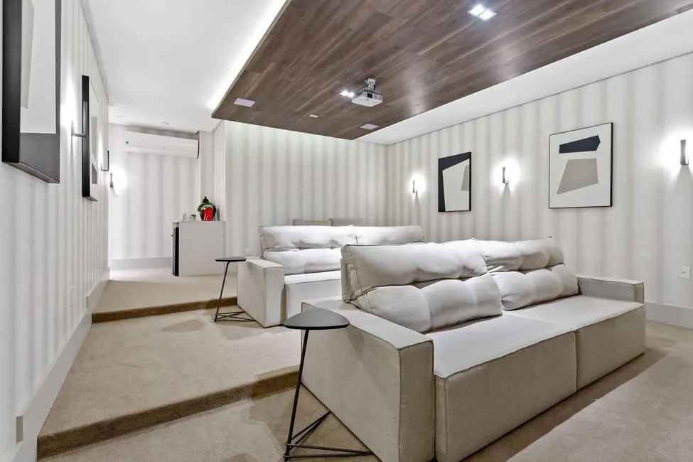 Apartamento com 3 quartos para alugar, 139m2 em Centro, Balneario Camboriu - SC - imagem 6 Foto 6 de Apartamento com 3 quartos para alugar, 139m2 em Centro, Balneario Camboriu - SC