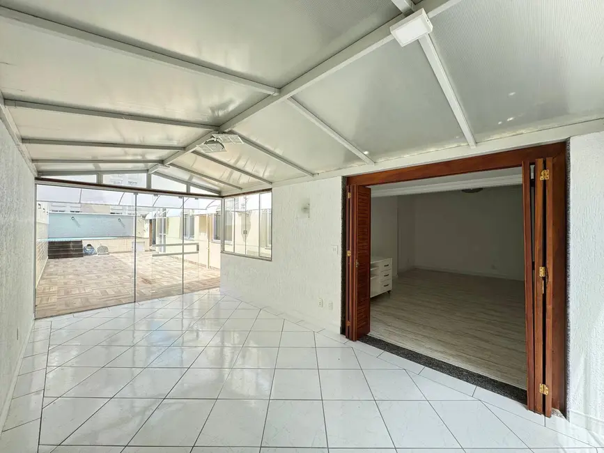 Apartamento com 3 quartos para alugar, 260m2 em Centro, Balneario Camboriu - SC - imagem 5 Foto 5 de Apartamento com 3 quartos para alugar, 260m2 em Centro, Balneario Camboriu - SC