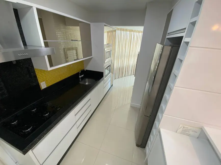 Apartamento com 3 quartos para alugar, 139m2 em Pioneiros, Balneario Camboriu - SC - imagem 9 Foto 9 de Apartamento com 3 quartos para alugar, 139m2 em Pioneiros, Balneario Camboriu - SC