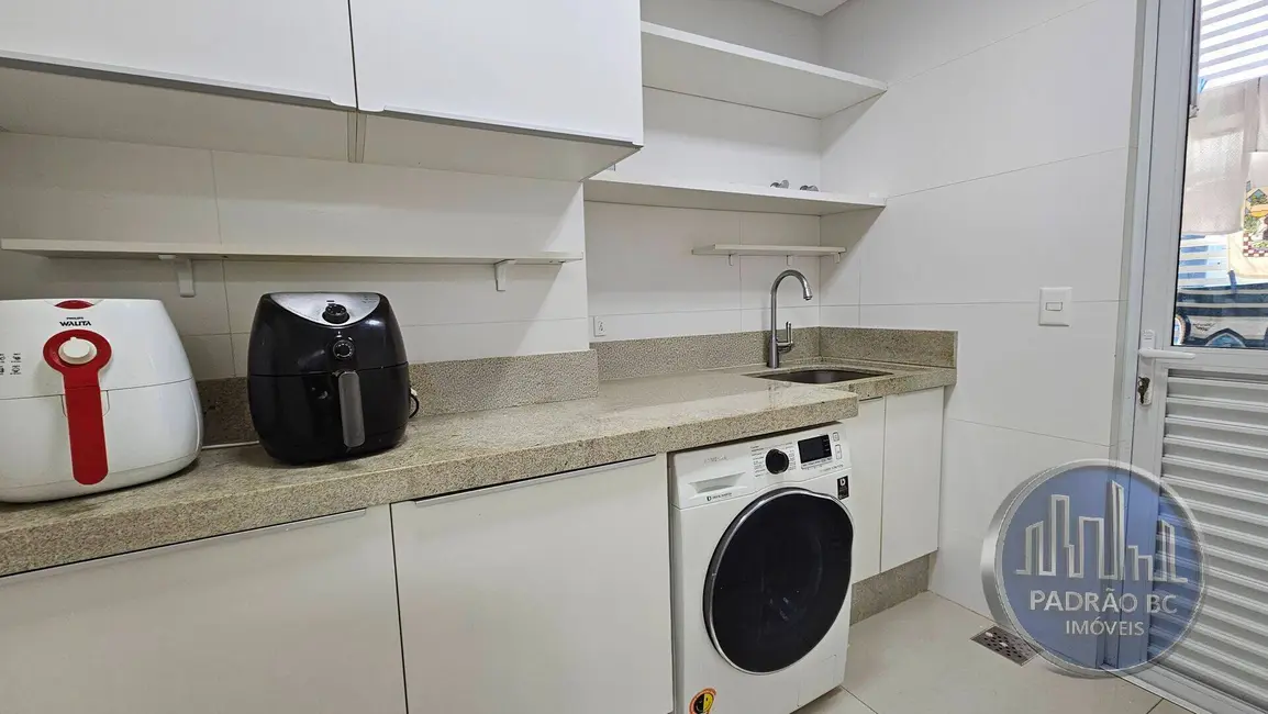 Apartamento com 4 quartos para alugar, 158m2 em Centro, Balneario Camboriu - SC - imagem 3 Foto 3 de Apartamento com 4 quartos para alugar, 158m2 em Centro, Balneario Camboriu - SC