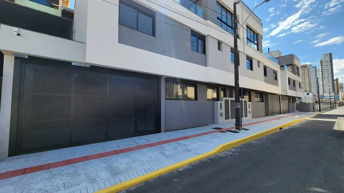 Sobrado com 3 quartos à venda, 184m2 em Centro, Balneario Camboriu - SC - imagem 1 Foto 1 de Sobrado com 3 quartos à venda, 184m2 em Centro, Balneario Camboriu - SC