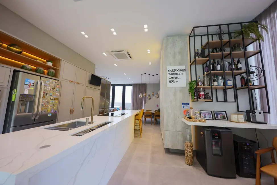 Casa com 4 quartos à venda, 380m2 em Estados, Balneario Camboriu - SC - imagem 8 Foto 8 de Casa com 4 quartos à venda, 380m2 em Estados, Balneario Camboriu - SC