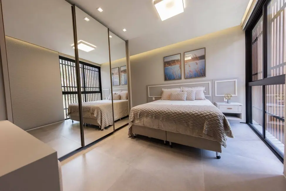 Casa com 4 quartos à venda, 380m2 em Estados, Balneario Camboriu - SC - imagem 3 Foto 3 de Casa com 4 quartos à venda, 380m2 em Estados, Balneario Camboriu - SC