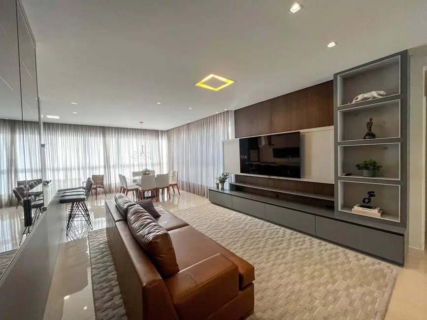 Apartamento com 3 quartos à venda, 137m2 em Centro, Balneario Camboriu - SC - imagem 3 Foto 3 de Apartamento com 3 quartos à venda, 137m2 em Centro, Balneario Camboriu - SC