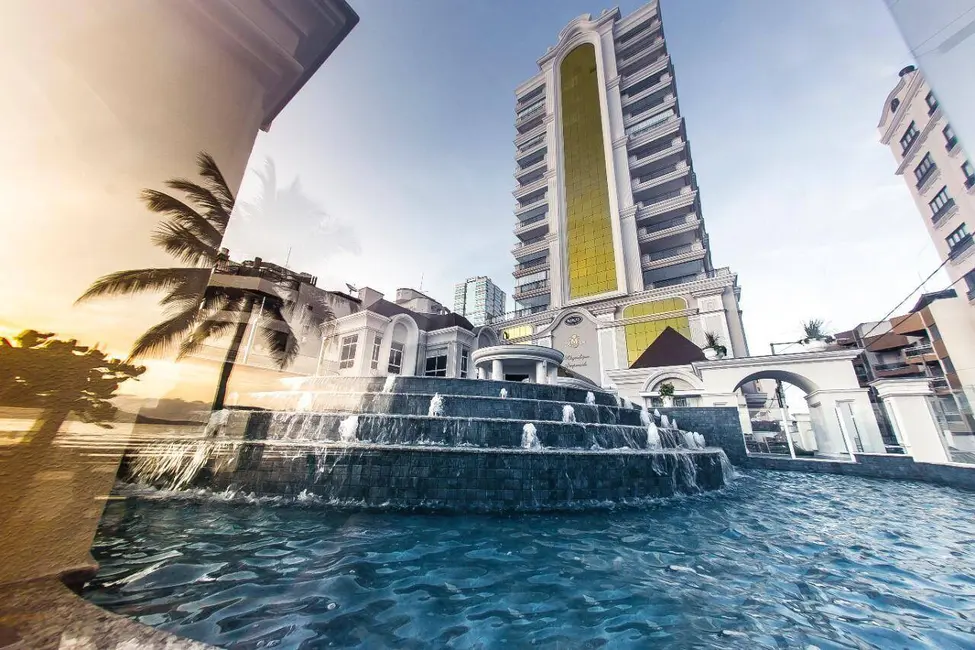 Foto 1 de Apartamento com 4 quartos à venda, 218m2 em Meia Praia, Itapema - SC