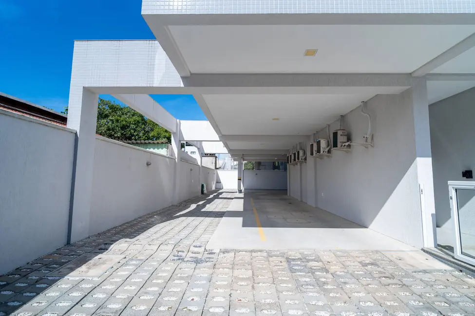 Foto 2 de Apartamento com 2 quartos à venda, 61m2 em Bombinhas - SC