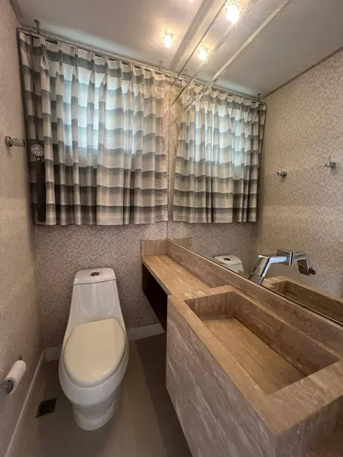 Apartamento com 3 quartos para alugar, 170m2 em Centro, Balneario Camboriu - SC - imagem 9 Foto 9 de Apartamento com 3 quartos para alugar, 170m2 em Centro, Balneario Camboriu - SC