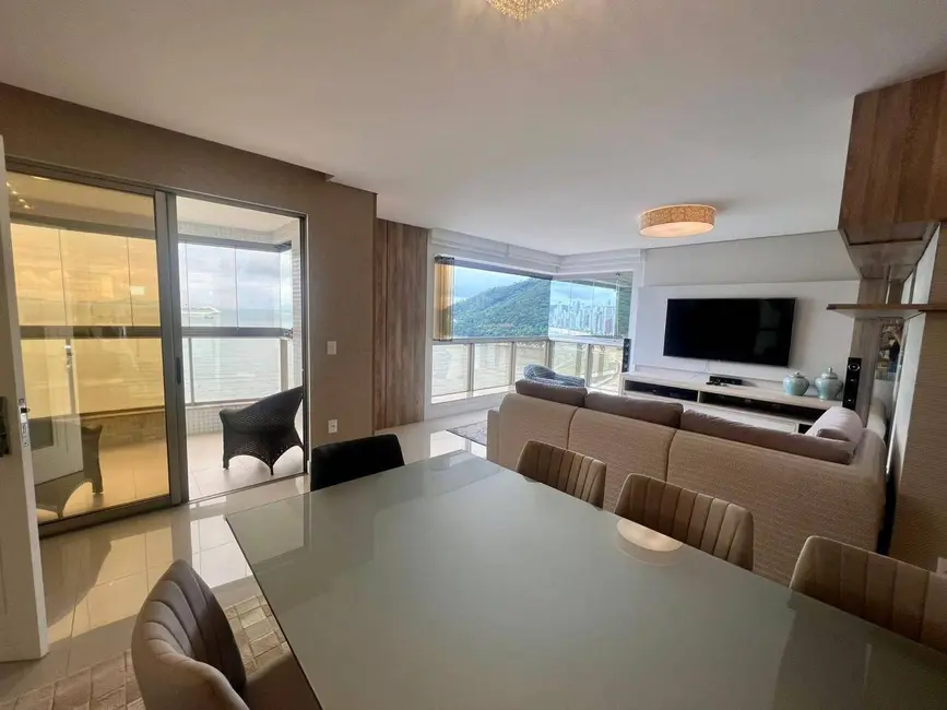 Apartamento com 3 quartos para alugar, 170m2 em Centro, Balneario Camboriu - SC - imagem 8 Foto 8 de Apartamento com 3 quartos para alugar, 170m2 em Centro, Balneario Camboriu - SC