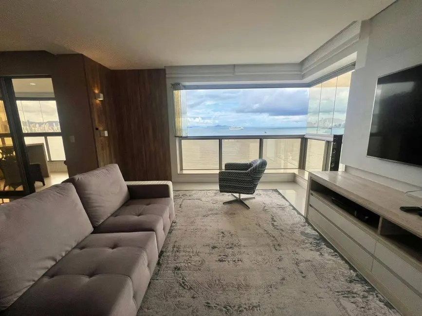 Apartamento com 3 quartos para alugar, 170m2 em Centro, Balneario Camboriu - SC - imagem 3 Foto 3 de Apartamento com 3 quartos para alugar, 170m2 em Centro, Balneario Camboriu - SC