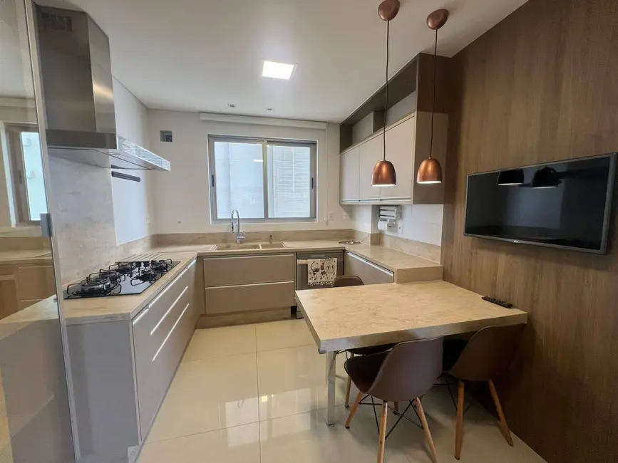 Apartamento com 3 quartos para alugar, 170m2 em Centro, Balneario Camboriu - SC - imagem 6 Foto 6 de Apartamento com 3 quartos para alugar, 170m2 em Centro, Balneario Camboriu - SC
